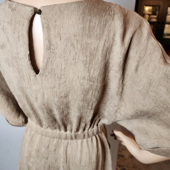 Flawless tan dress with pockets. Stretch waist. 3/4 sleeve. Crinkle fabric. M - Picture 7 of 15